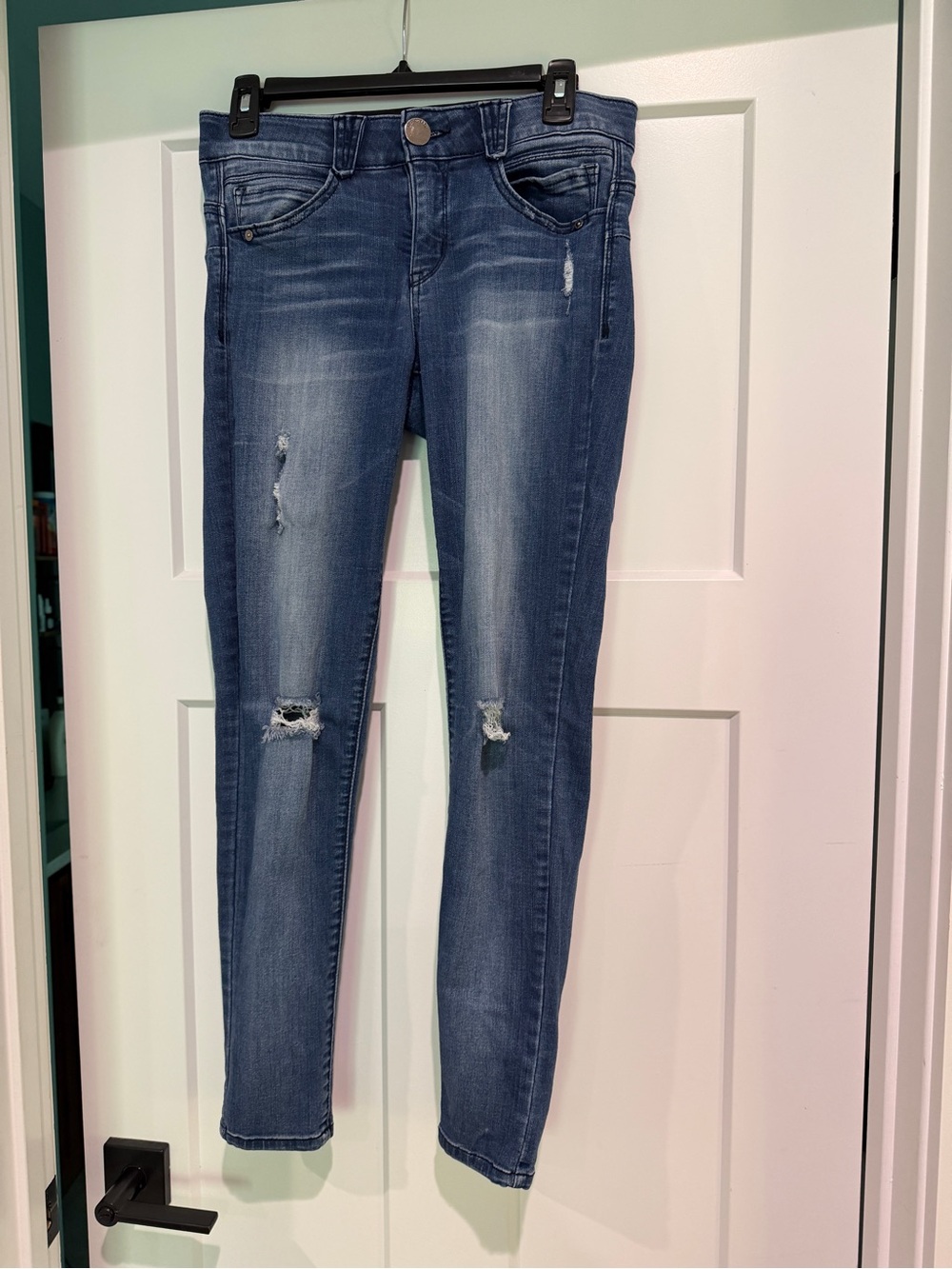 DEMOCRACY Classic Blue Distressed Women’s Jeans-Size 4